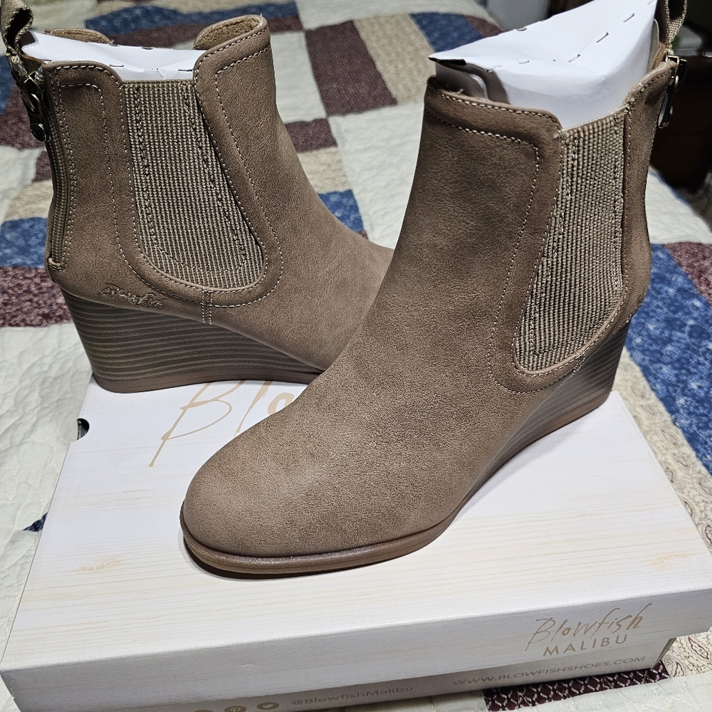 NWT Blowfish Wedge Booties
